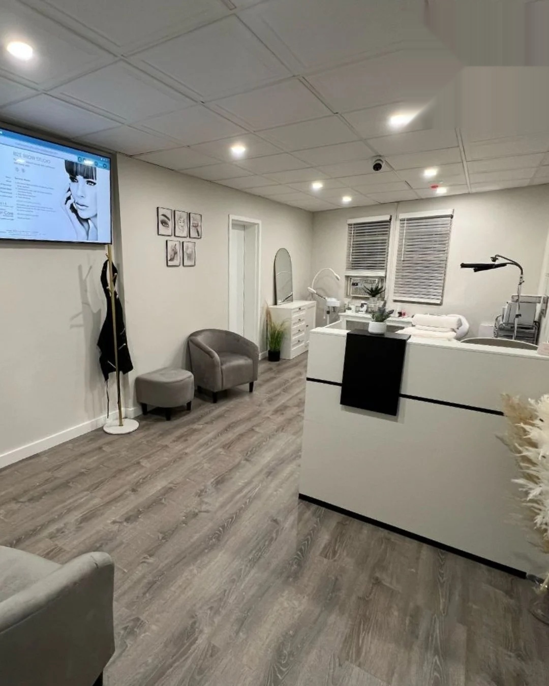 Finished commercial spa reception area with marble accent wall, Westchester NY